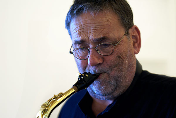 Foto von Erhard Künzel mit Saxophon